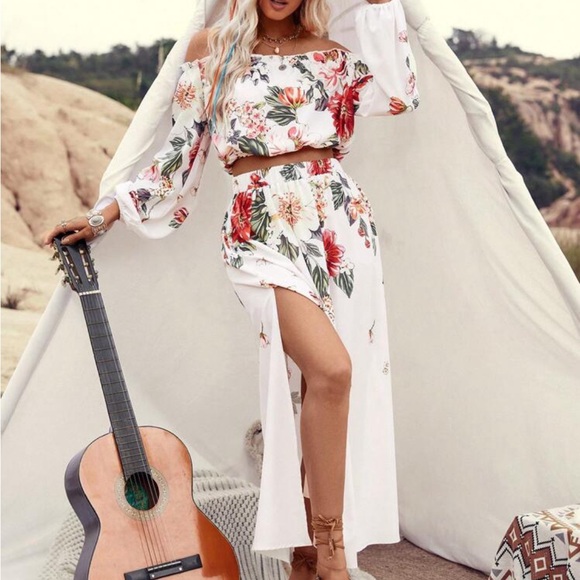 Stylish V-neck Loose Crop Top and Floral Print Pocket Maxi Skirt Set main image 1